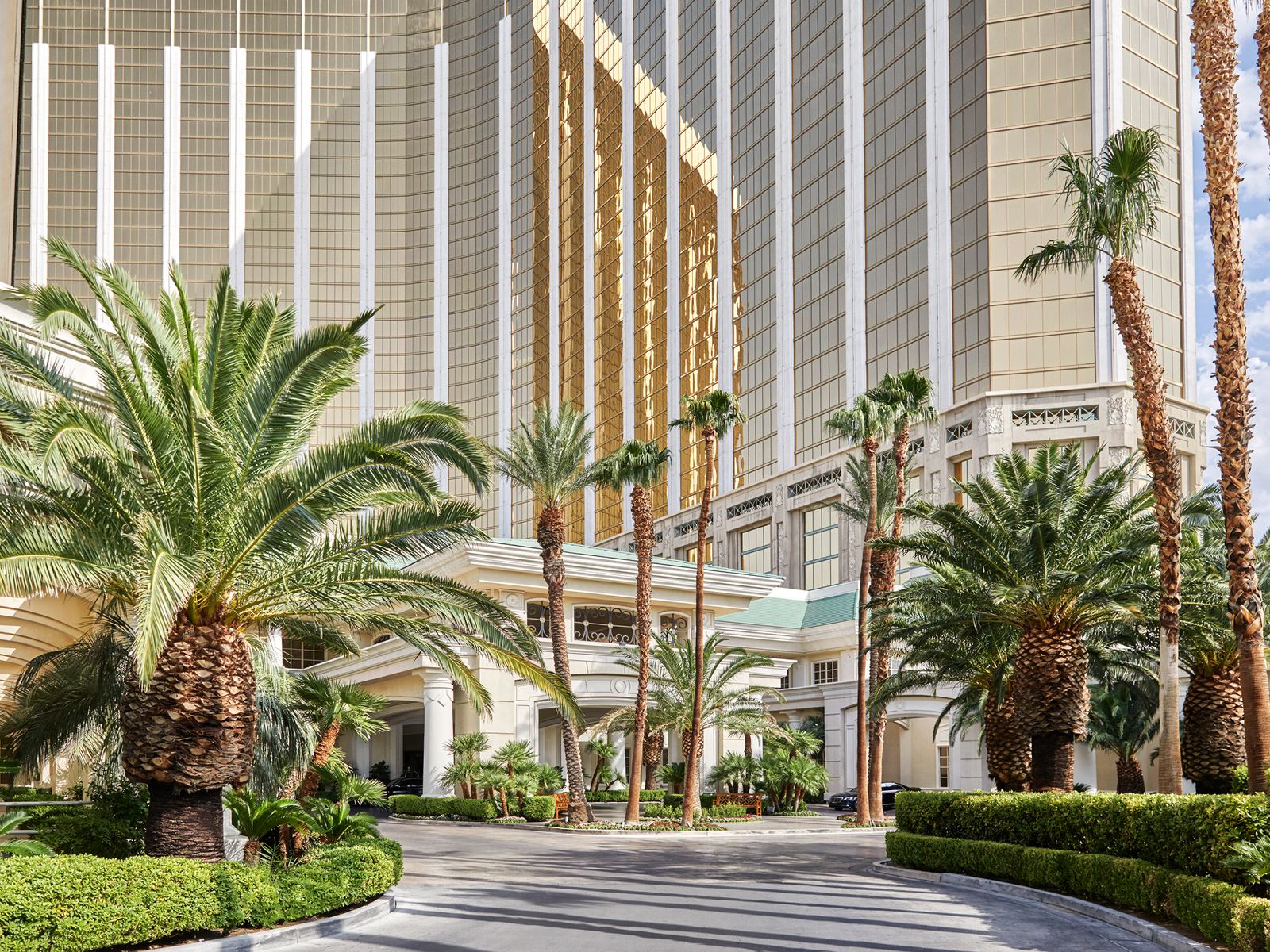 18 Best Hotels in Las Vegas, From Sleek Casinos to Spa Resorts
