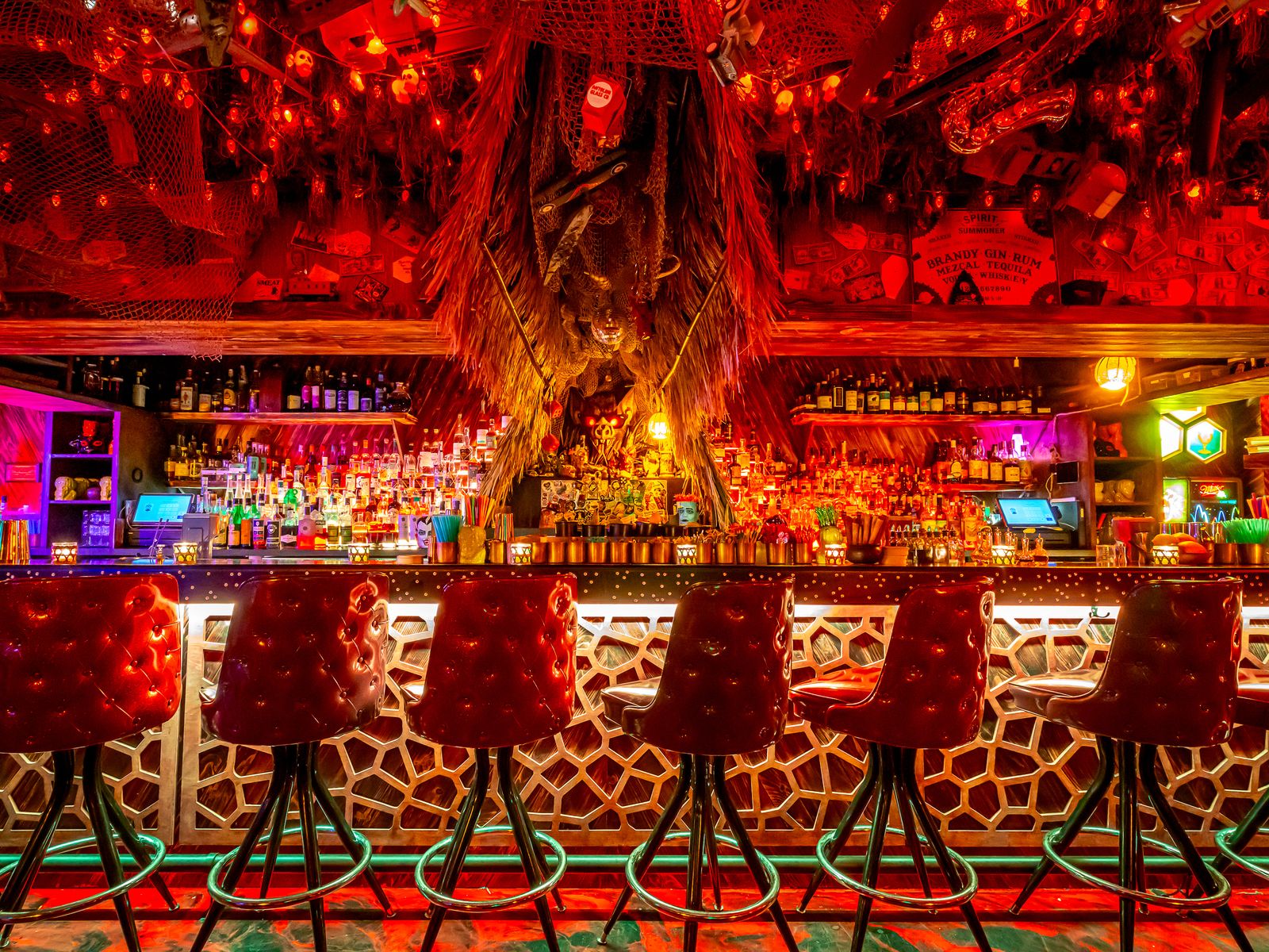 33 Best Bars in New York City&-For Perfect Martinis, Cheap Drafts, and Everything in Between